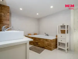 Prodej rodinného domu, Lužná, Masarykovo nám., 165 m2