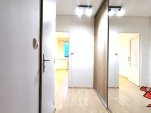 Pronájem bytu 2+kk, Praha - Petrovice, Kurčatovova, 45 m2