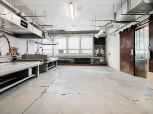 Prodej výrobních prostor, Brno - Slatina, Hviezdoslavova, 1514 m2