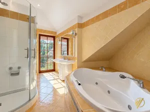 Prodej rodinného domu, Kamenice, Topasová, 254 m2