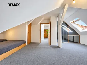Pronájem bytu 2+kk, Praha - Vinohrady, Hradešínská, 65 m2