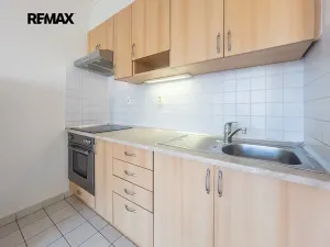 Pronájem bytu 1+kk, Praha - Horní Měcholupy, Padovská, 32 m2