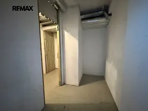 Pronájem bytu 1+kk, Praha - Horní Měcholupy, Padovská, 32 m2