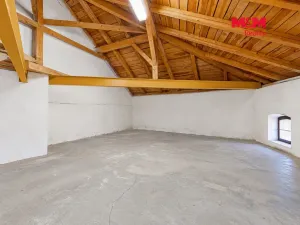Prodej obchodního prostoru, Votice, Malé nám., 122 m2