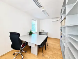 Pronájem kanceláře, Zlín, Pod Vodojemem, 180 m2