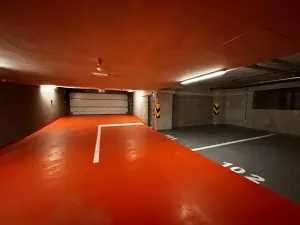 Pronájem garážového stání, Praha - Ruzyně, Stočesova, 13 m2
