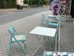 Prodej obchodního prostoru, Karlštejn, 54 m2