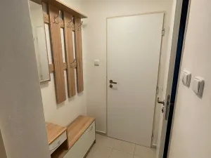 Pronájem bytu 1+1, Praha - Horní Počernice, Khodlova, 40 m2