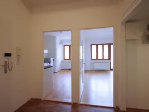 Pronájem bytu 1+1, Praha - Vršovice, Volyňská, 49 m2
