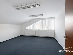Pronájem obchodního prostoru, Hradec Králové, Vlčkovická, 700 m2