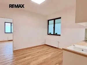Pronájem bytu 2+kk, Praha - Podolí, Na hřebenech I, 38 m2