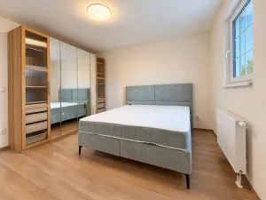 Prodej rodinného domu, Jesenice, Labutí, 238 m2