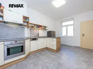 Pronájem bytu 2+1, Praha - Dejvice, Kafkova, 77 m2