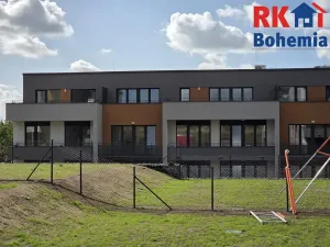 Pronájem bytu 1+kk, Praha - Dolní Počernice, 45 m2