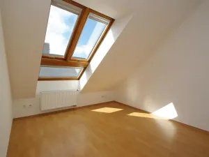 Pronájem kanceláře, Praha - Smíchov, Štefánikova, 82 m2