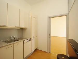 Pronájem kanceláře, Praha - Smíchov, Štefánikova, 82 m2