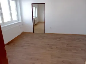 Prodej kanceláře, Pardubice, 865 m2