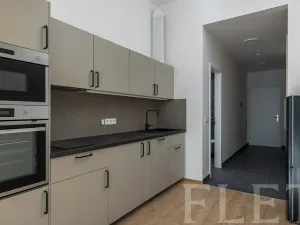 Pronájem bytu 1+kk, Praha - Hostavice, Českobrodská, 36 m2