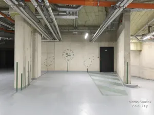 Pronájem garážového stání, Praha - Hlubočepy, Dostalové, 15 m2