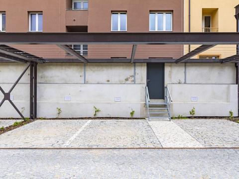 Pronájem garážového stání, Praha - Holešovice, Vrbenského, 12 m2