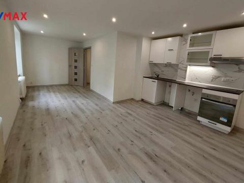 Pronájem bytu 1+kk, Kladno - Kročehlavy, U výtopny, 28 m2