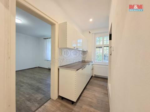 Pronájem bytu 1+1, Karlovy Vary - Drahovice, Rumunská, 35 m2