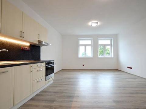 Pronájem bytu 2+kk, Humpolec, Horní náměstí, 43 m2