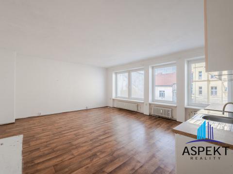 Pronájem kanceláře, Praha - Vinohrady, Vinohradská, 49 m2