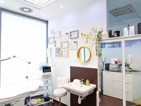 Pronájem obchodního prostoru, Praha - Karlín, Křižíkova, 12 m2