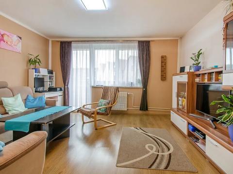 Prodej bytu 3+1, Hrádek, Družstevní, 75 m2