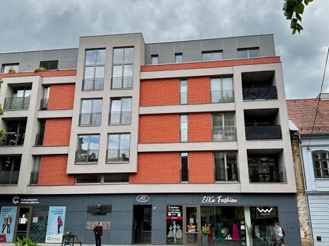 Pronájem garážového stání, Chrudim, Poděbradova, 17 m2