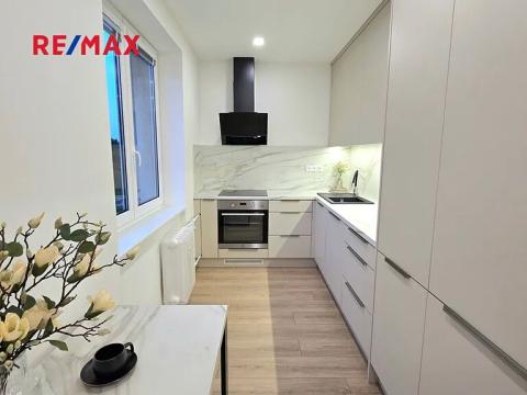 Prodej bytu 2+kk, Karviná, tř. Těreškovové, 52 m2