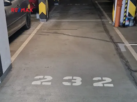 Pronájem garážového stání, Praha - Zličín, Milotická, 12 m2