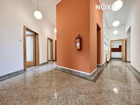 Pronájem kanceláře, Praha - Žižkov, Sladkovského náměstí, 245 m2