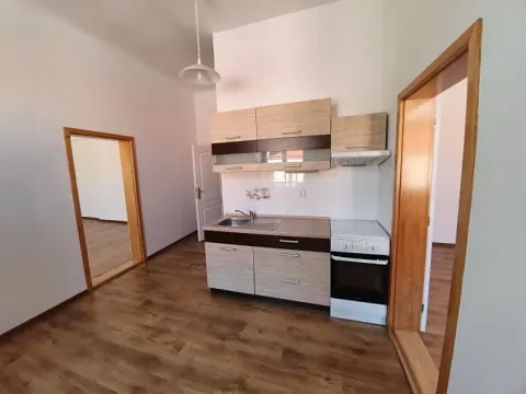 Pronájem bytu 2+1, Jihlava, Benešova, 79 m2