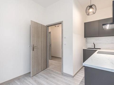 Pronájem bytu 1+1, Praha - Vršovice, Košická, 29 m2