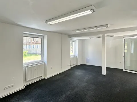 Pronájem obchodního prostoru, Ostrov, Hlavní třída, 36 m2