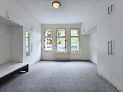 Pronájem bytu 2+kk, Praha - Vinohrady, Květná, 45 m2