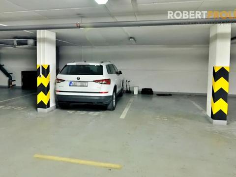 Pronájem garážového stání, Praha - Vokovice, Irská, 11 m2