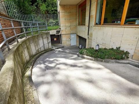 Pronájem garážového stání, Praha, Neklanova, 15 m2