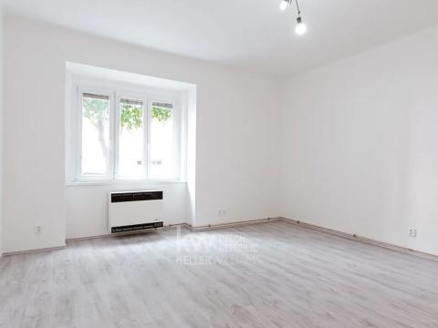 Pronájem bytu 1+kk, Praha - Vršovice, 28. pluku, 34 m2
