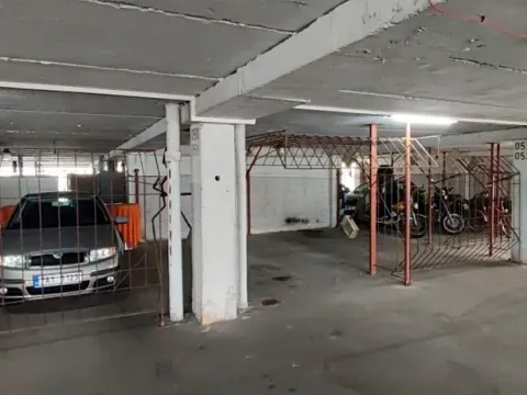 Pronájem garážového stání, Praha - Střížkov, Lovosická, 18 m2
