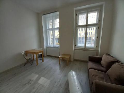 Pronájem bytu 1+kk, Praha - Karlín, Pobřežní, 25 m2