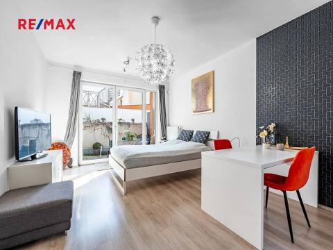 Pronájem bytu 1+kk, Praha - Vršovice, Petrohradská, 29 m2