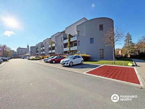 Pronájem garážového stání, Oslavany, náměstí 13. prosince, 15 m2