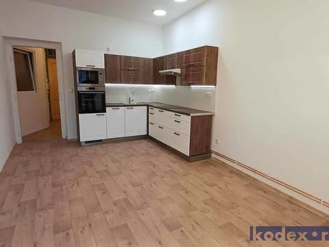 Pronájem bytu 2+kk, Hradec Králové, Československé armády, 34 m2