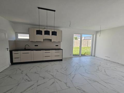 Pronájem rodinného domu, Milovice, Platanová, 137 m2