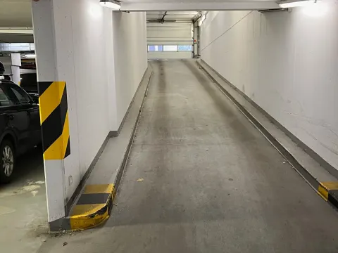 Pronájem garážového stání, Praha - Holešovice, Tusarova, 18 m2