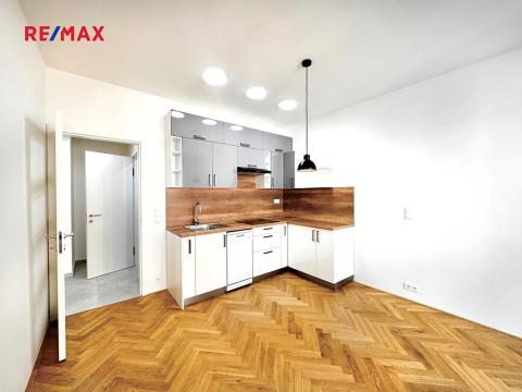 Pronájem bytu 2+kk, Praha - Vinohrady, Záhřebská, 49 m2