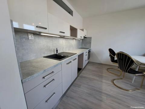 Pronájem bytu 2+1, Hradec Králové, třída Edvarda Beneše, 62 m2